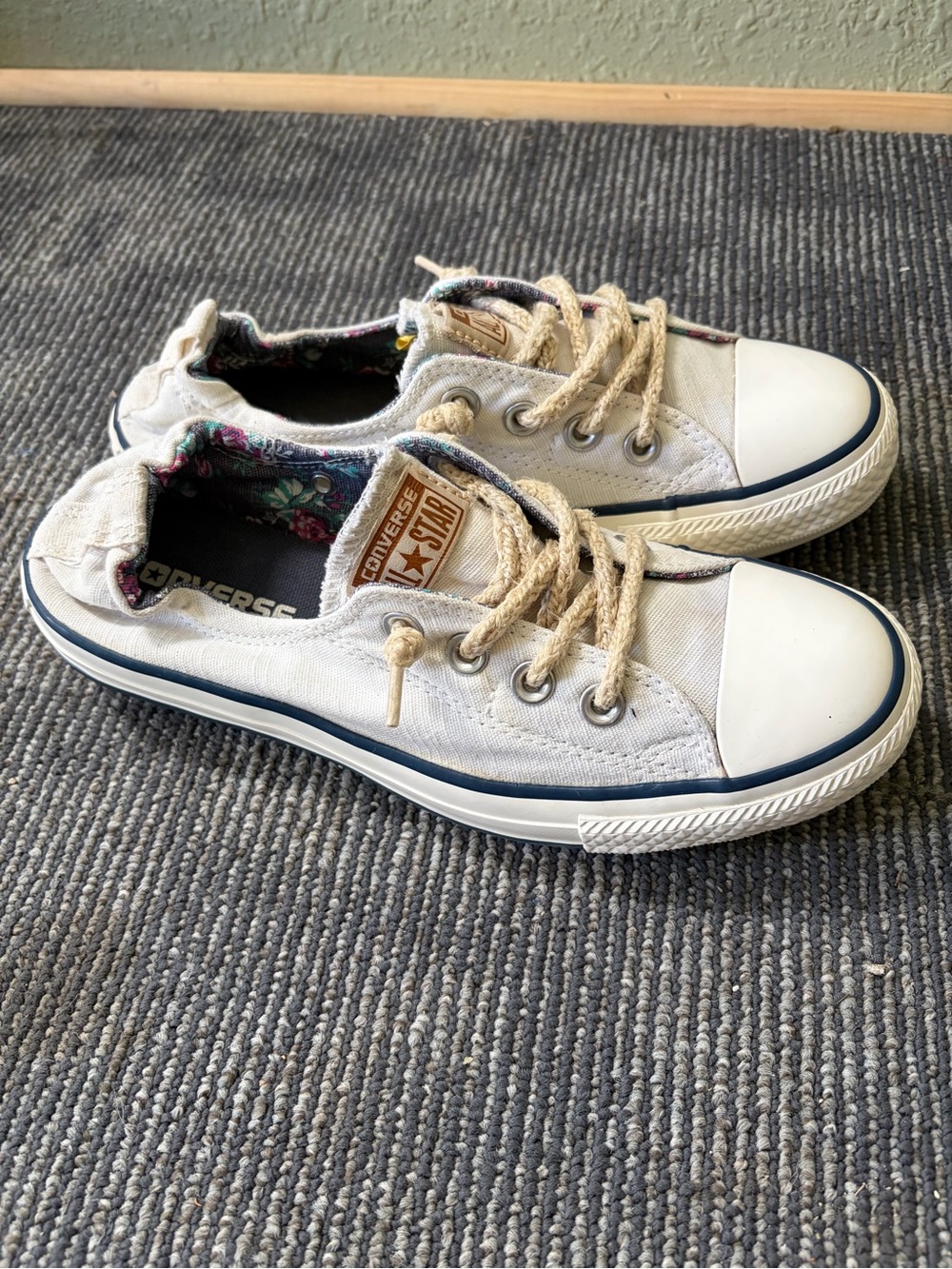 Converse Women’s White Low-Top Canvas Sneakers Size 7